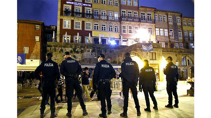 Two British football fans arrested for brutally assaulting Porto cops