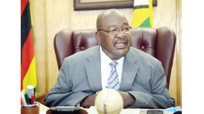 WATCH: Two arrested for ‘swindling’ Dr Obert Mpofu