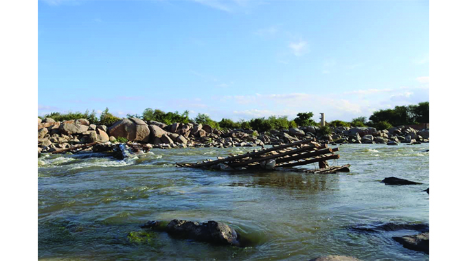 Border security destroy another makeshift bridge in Limpopo River