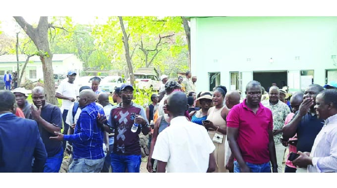Chaos rocks Victoria Falls: Residents reject imposed CCC mayor